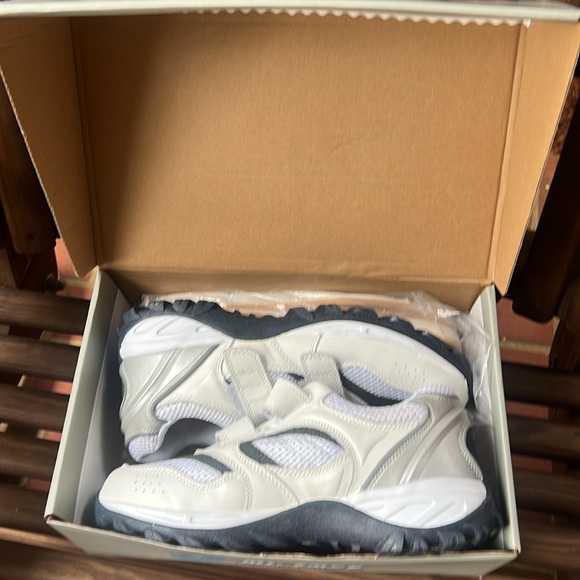 Mt Emey 9702-3V gray black and white support athletic shoes size 9 men's - Picture 8 of 8